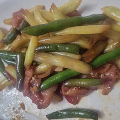 I liked these. They were pretty good and easy to make. I used frozen beans instead of canned and cooked for 30 minutes instead of 40. In the future, I'd add some of the bacon grease to the sauce too, I think it'd elevate it a little more.