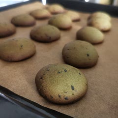 Burnt, very hard 
First batch - baked 10m 190c and less than 10m 175c 
Second batch - didn't preheat, might have baked 175c throughout, burnt way before 20m mark, reusing baking paper 
Used 40ml buttermilk and 40ml low fat milk