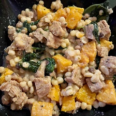 I swapped chicken with soy chunks and broccoli with baby spinach. Added homemade vegan shredded mozzarella instead of cheddar. DE LI SH