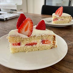 I used a bigger cake form so I only made 2 layers but the cake itself was really good and the strawberries and cream complemented it well!