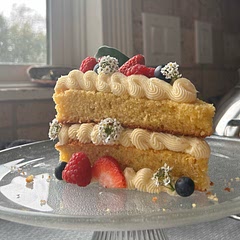 This cake was so easy to make and was delicious ! Totally recommend. 😉