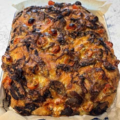 Did the same day focaccia and very happy with it. Top it with caramelised onion and mushrooms, cherry tomatoes and cheese 😁