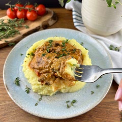 Please note:
This recipe serves 2, so increase the number of ingredients if you need more
You can use chicken breast instead of thighs.