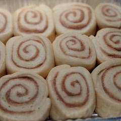 Can't wait to try it still in the oven.  I used a mix of coconut condensed milk and soften cream cheese with a dash of vanilla and a teaspoon of bourbon maple syrup oh and i used sourdough starter in the dough 
🍁