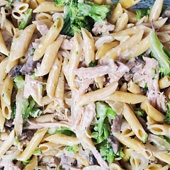 I opted for shredded chicken thighs and no cheddar cheese. It was great!