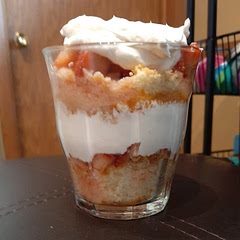 I used white cake mix (used about 1/2 the box). Cake turned out a little dry, but this was a fun and tasty dessert. Made 4 servings with the cups I used