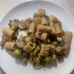 Sauce was a little grainy. Not sure if it was because I used half fat milk or because I grated the Parmesan very finely. Tasted good though!