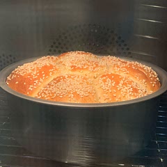 It just went to the oven and i already knowwwww it’s gonna be gooddd
Edit: THE BEST BREAD IVE HAD OMG ITS JUST OUT OF THE OVEN AND HALF OF IT IS GONE ALREADY