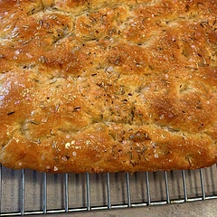 I always wanted to make Lacey’s focaccia, but I just couldn’t deal with the sourdough starter so I was looking forward to something this easy ! Lacey’s instructions are so clear, I could follow everything so easily ! 

The recipe is perfection.

Thank you so so much Lacey

God bless 🤍