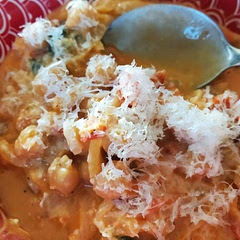 This was pretty tasty but I think I would have liked it better with canneloni beans. And I think half an onion would have worked a bit better, I love onions but that was a lot. Great framework though for something that can definitely be kicked up a notch. There were 2 servings too which was a nice surprise.