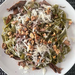 Only had spinach fettuccine but would have been better with wholewheat. Halved most of recipe but should have gone for full quota of sauce and garlic/thyme. Could have sprinkled some fresh thyme on top.