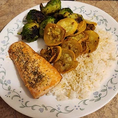 Honestly amazing and so simple! However, I cooked my salmon at 400 for 14m. Dried parsley will do well, even if it's not quite the same as fresh. I used dried crushed rosemary too, and served over rice with brussel sprouts and grilled squash.~