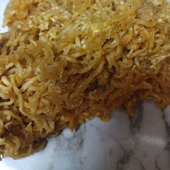 Instead of red chilli flakes, I used a couple dabs of a red Thai chili paste and some Heath's Blend tangy Barbecue spice mix, smells amazing and is really easy to adapt to however many packets you need.