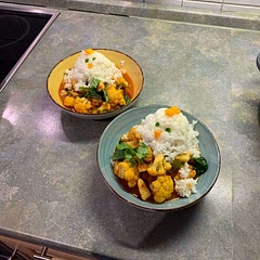 well that was pretty nice! I complemented it with some cute rice chickens ^^