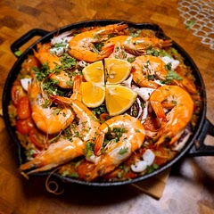Always love a good Paella. This is a very classic recipe. No surprise there
