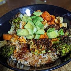 Really good! Sweet, spicy, crispy. We did one  tablespoon of gochujang and it was spot on with heat. Very easy to make - just need to cook rice ahead of time. Will have this again ☺️