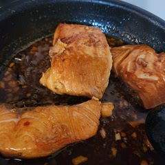 Absolutely amazing souce, goes well with white rice and a bit of lemon juice. 