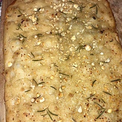 I’m just getting into baking homemade breads and so far this has been my FAVORITE recipe. If only you saw how much was left on the board after just 5 minutes 😂❤️