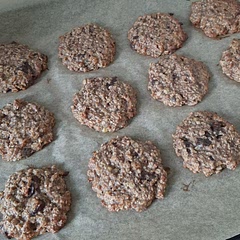 Amazing!! Used eritritol instead of honey. Refrigerated it for 10 min before baking. Baked it for 15 min on 180C