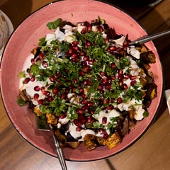 Adjusted it to be airfried by using significantly less oil. The bread was crispy within 2mins which was great! Added pomegranate molasses as a finishing touch which added extra sweetness and tanginess