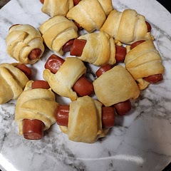 These were so simple and easy to make. Since my air fryer is in °C, I would suggest scooching the temp up a little higher especially if you are starting cold. It was a super simple snack/dinner.