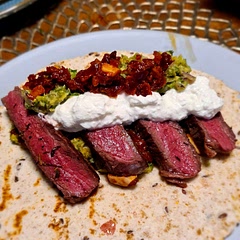I replaced the lamb with beef. Good combination between the guacamole and the fried red onions. It really elevates the meat