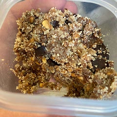 So yummy, good little chocolate fix. I used crunchy peanut butter though so it was quite dry…!