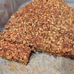 Tastes very good 👍 I used no syrup and used oats instead of oat flour and peanut butter instead of almond butter. Baked for 30min on 180°C