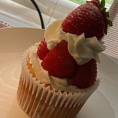 Very aesthetically pleasing and tastes amazing 🍓🍰