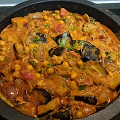 mixed in the vegan cream right at the end to make it creamier and it's one of the best curries I have ever made for myself - the aubergine is amazing like this!