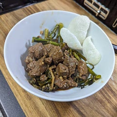 Had to improvise with diced lean beef as our the store didn't carry bavette, added chilli for some spice
