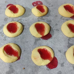 Prob put too much jam so my cookies were bleeding 😂

edit: I tried to make the heart thumbprint but it looked weird so I gave up 