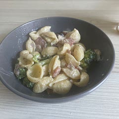I used whatever pasta i had as i’m a uni student !