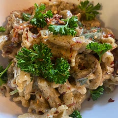 Added sliced mushrooms & topped with parsley. So quick, creamy and sooooo good!