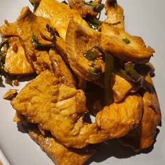 This was pretty good but was surprisingly close to another recipe I make that just involves chicken, oyster sauce and basil. So I may stick with the lazier way of cooking 😅