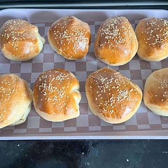Super easy and delicious! Made 8 buns, will freeze some of them for later. 
Will definitely do the recipe again!