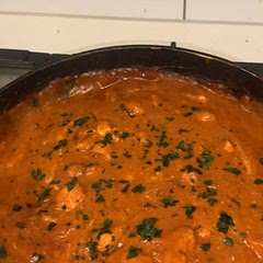 amazing dish !! will definitely be adding to my cookbook, highly recommend adding 2-3 table spoons of green yoghurt at the end