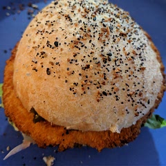 Delicious and easy! I made 8 so they would be a bit bigger which ended up taking around 17 mins in the oven. Used oat milk & everything bagel seasoning because ✨we use what we have✨ and they turned out perfectly! 