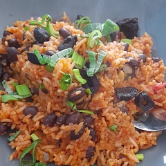 I only had black olives, so a wee but of improv
It turned out very good, would make again