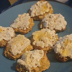 Didn't have a blender powerful enough to smoothly blend the cashews but it worked out fine. Used 4 ripe bananas instead of 3. 