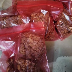 Got them all bagged for work before I took a picture 😅 delicious and a little crumbly but if you give them a good firm press you should be mostly okay. The crumblies would go wonderfully with some oatmeal.