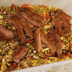 I used quinoas instead of the cauliflower rice. Quick and easy, next time ill try to marinade the meat a bit before cooking it so it can be a bit morw flavorful. 7-8/10
