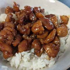 The recipe didn't mention when to add the rice vinegar or the sriacha so I winged it.

I cooked my chicken in the pan before hand. It simmers together for a while so you can under cook your chicken a bit.