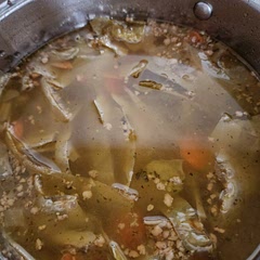 Refrained from adding rice and tomato paste, added some potatoes. It was overall savoury and hearty, very simple to make as well. But way too greasy. 