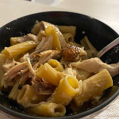 Added fresh grated Gruyère and rotisserie chicken. Subbed ground thyme for the fresh. Used Sauvignon Blanc white wine. This was phenomenal and will definitely be a repeat player at my house!
