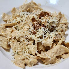 I added cream to mine instead of cream cheese. And I put it on my freshly made whole wheat papardelle! It was heavenly! 🤤

P.S. i don't know why it's not as red in the photo as it is irl. Lol