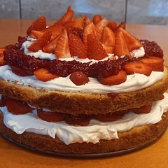Ended up with 2 layers not 3, the layers were quite hard, 1 hour was abit too long to bake. Otherwise, it's a lovely cake.