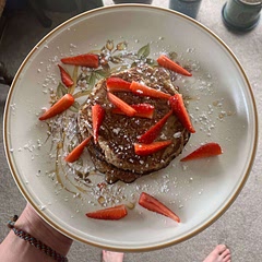 8.2 / 10 - Really quick and easy, made some small alterations and added a dash of white flour and cinnamon to the mix as well as strawberries, icing sugar with maple syrup on top. Tasted delicious. :)