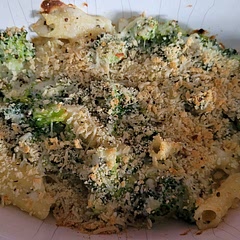 I didn't use the walnuts but added a pinch of chilli flakes to the topping. I also added pepper to the sauce.
Next time I will add a bit more ricotta and pasta water to make a runnier sauce 