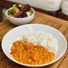 Really nice, rich vegetable curry! And comforting too!